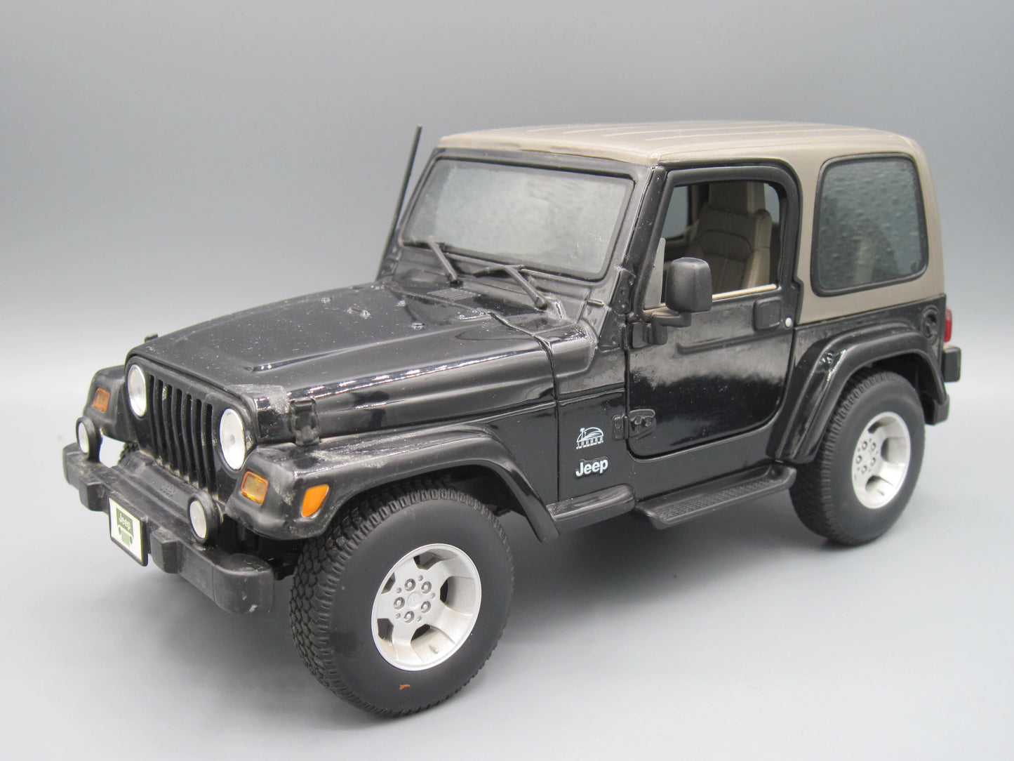 Maisto Special Edition Jeep Wrangler Sahara (Daimler Chrysler) 2003 Black
