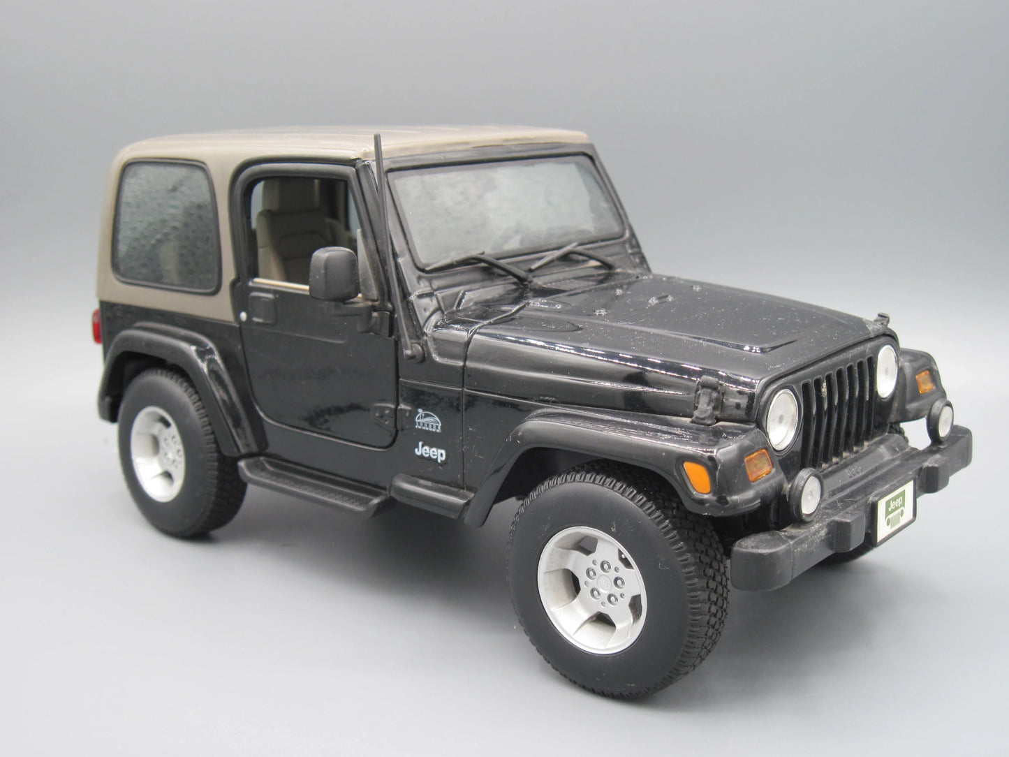 Maisto Special Edition Jeep Wrangler Sahara (Daimler Chrysler) 2003 Black