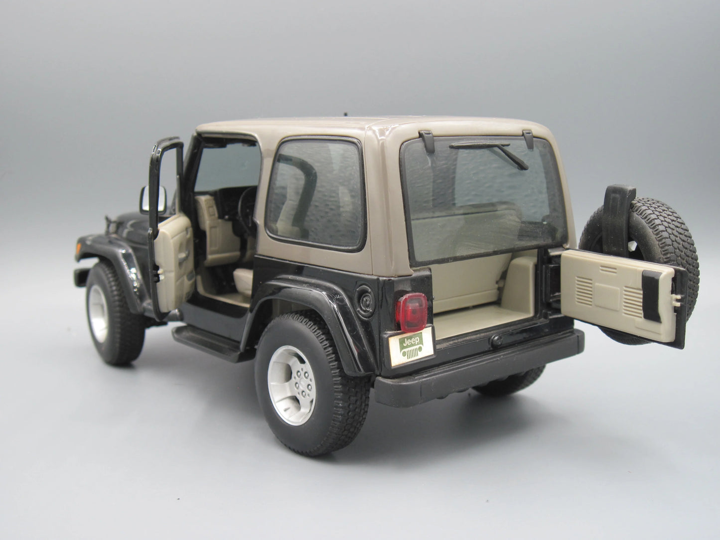 Maisto Special Edition Jeep Wrangler Sahara (Daimler Chrysler) 2003 Black