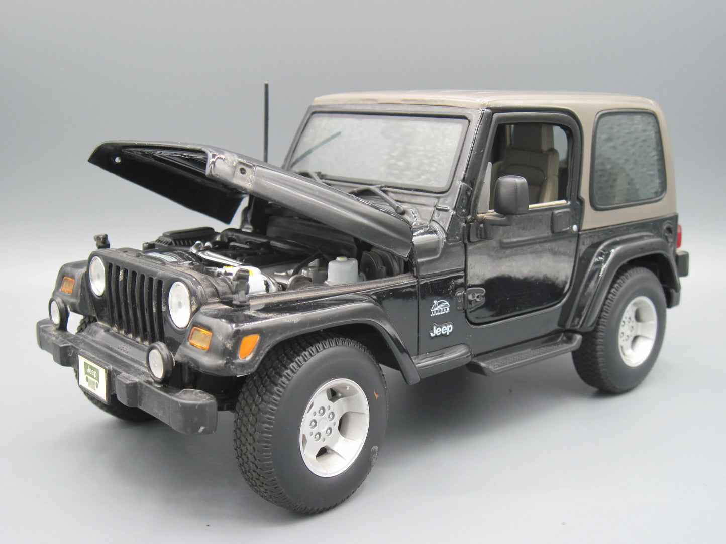 Maisto Special Edition Jeep Wrangler Sahara (Daimler Chrysler) 2003 Black