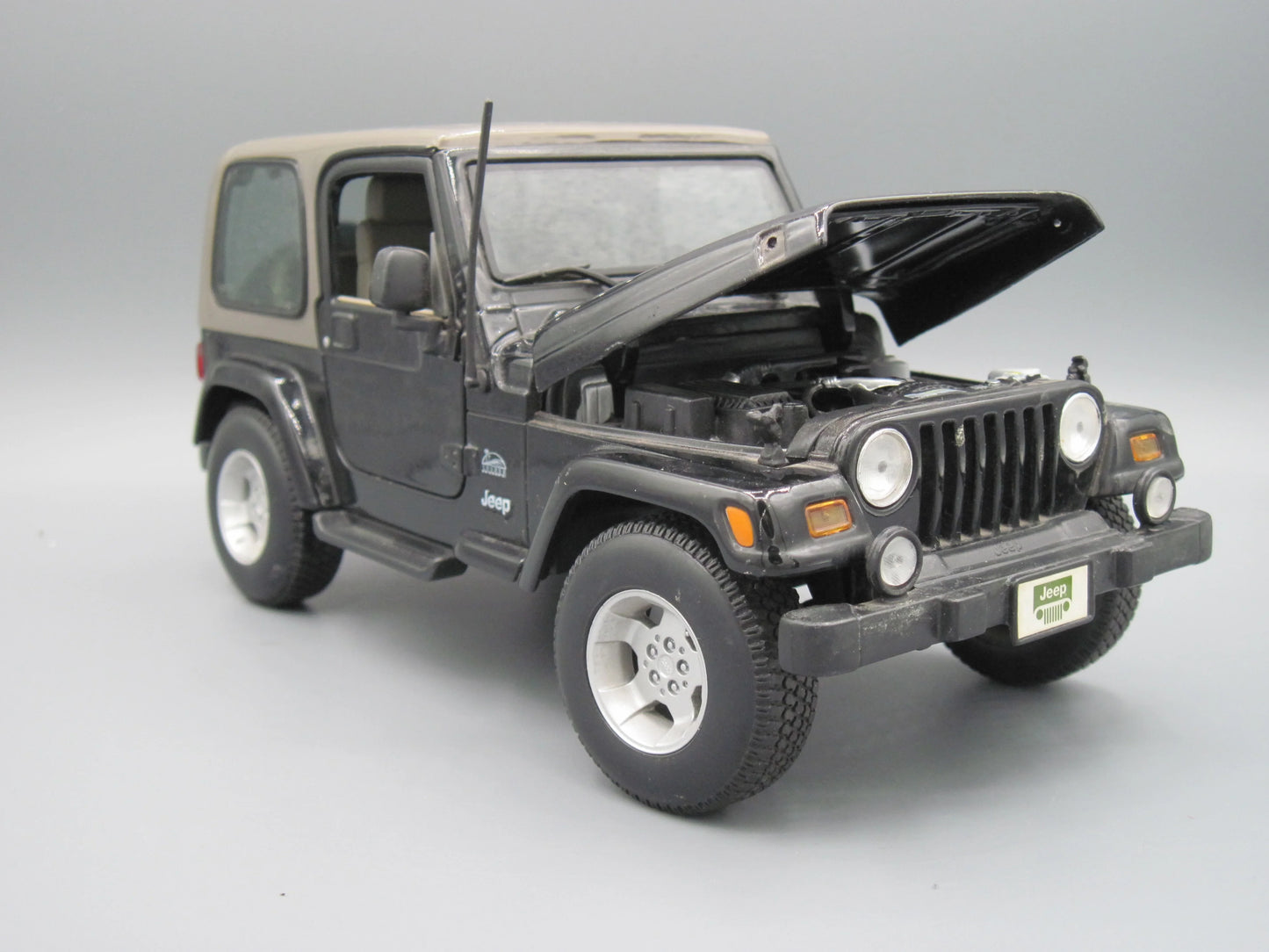 Maisto Special Edition Jeep Wrangler Sahara (Daimler Chrysler) 2003 Black