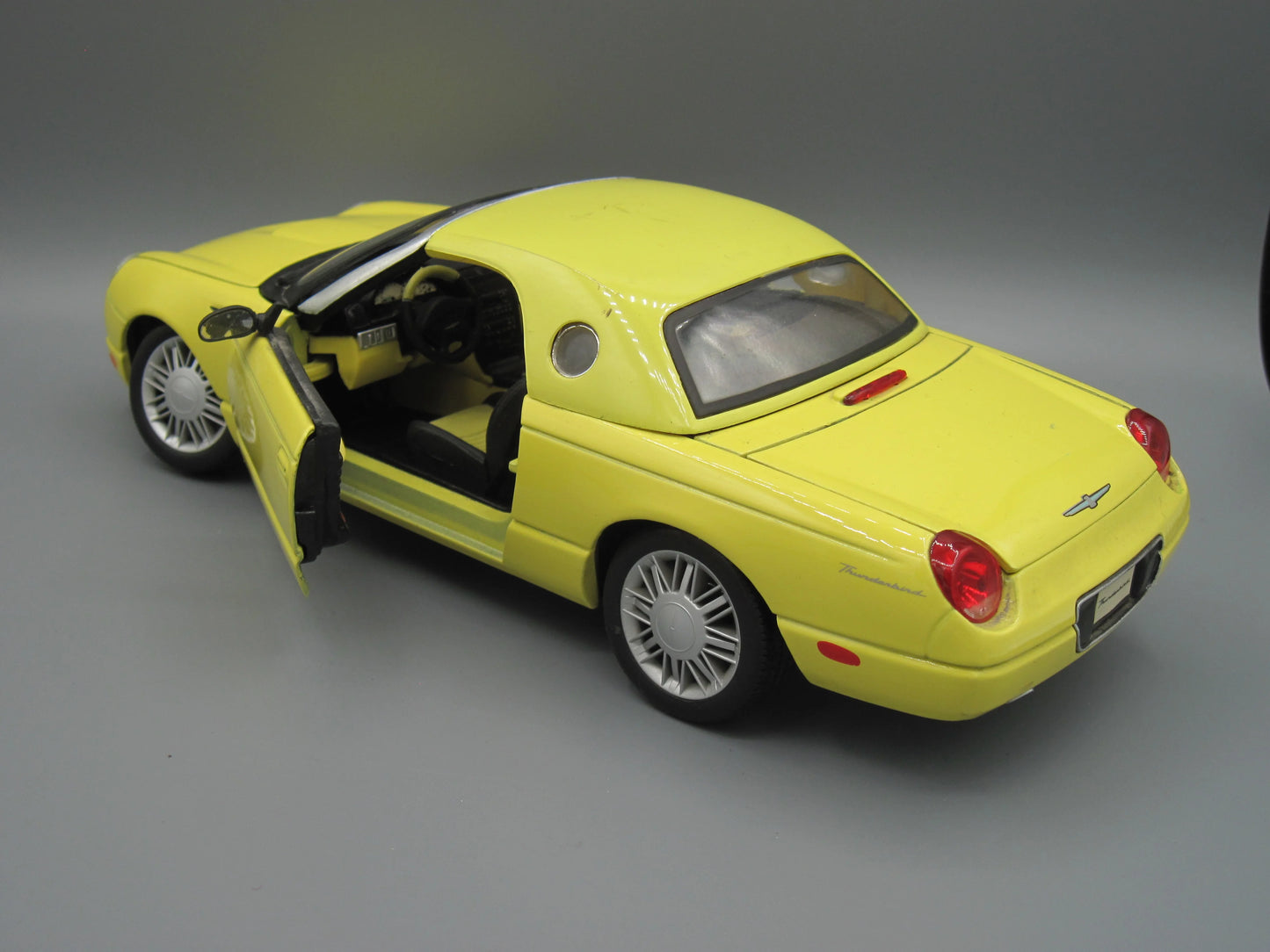 Maisto Special Edition Ford Thunderbird 2002 Yellow