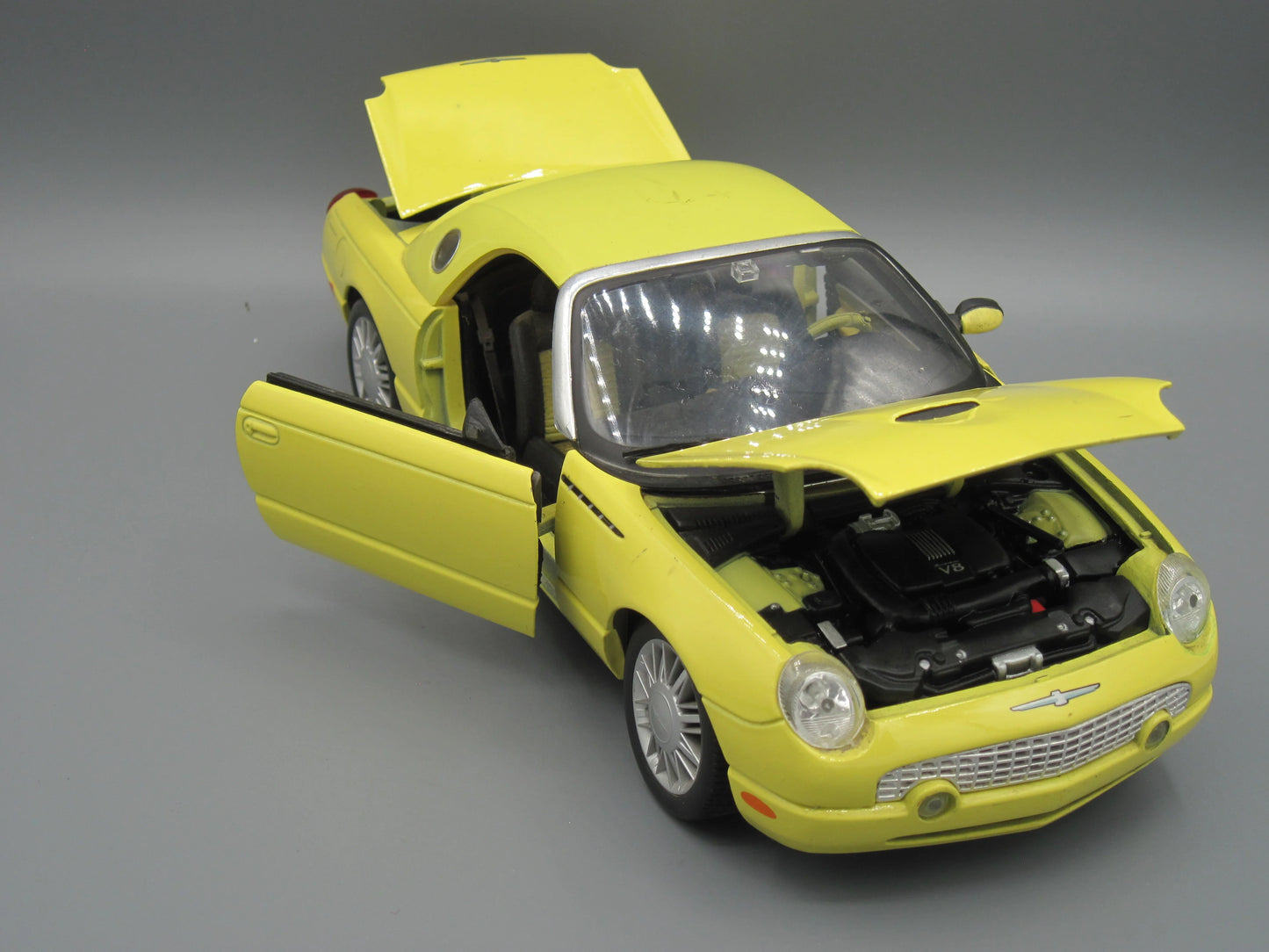 Maisto Special Edition Ford Thunderbird 2002 Yellow