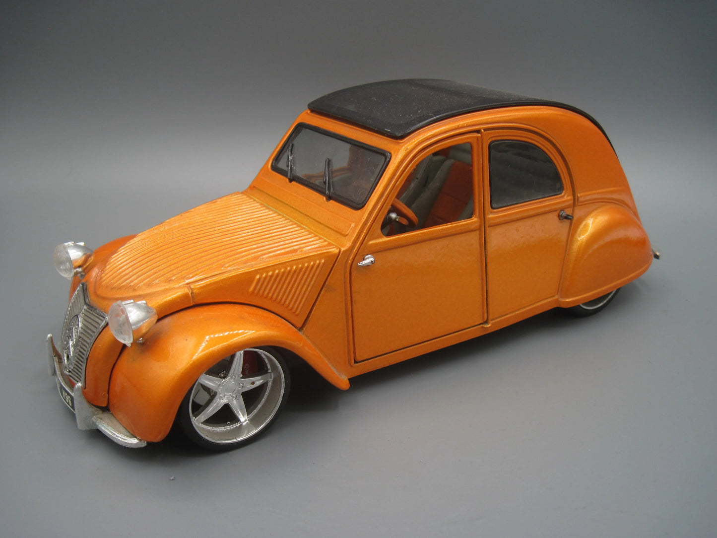 Maisto Citroen 2 CV H96 1952 Orange