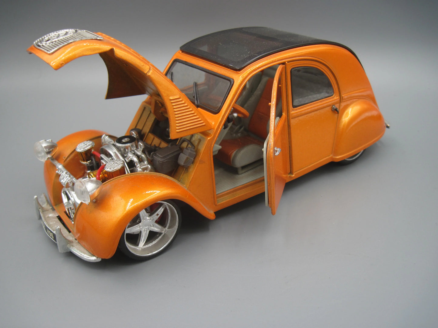 Maisto Citroen 2 CV H96 1952 Orange