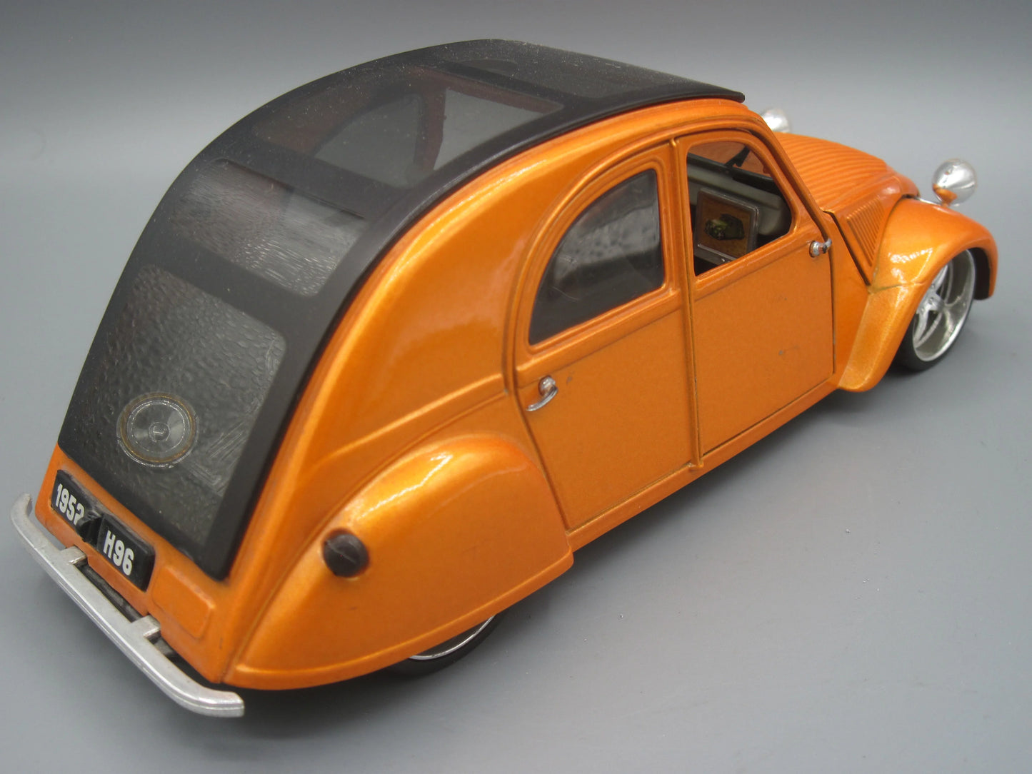 Maisto Citroen 2 CV H96 1952 Orange