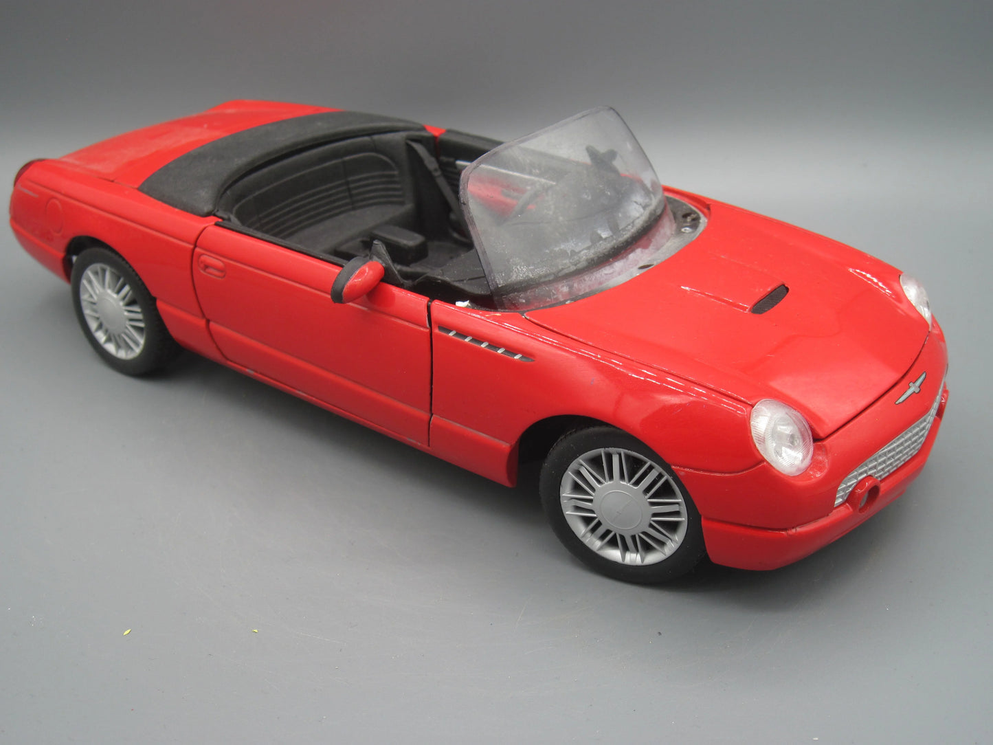 Maisto Ford Thunderbird Red
