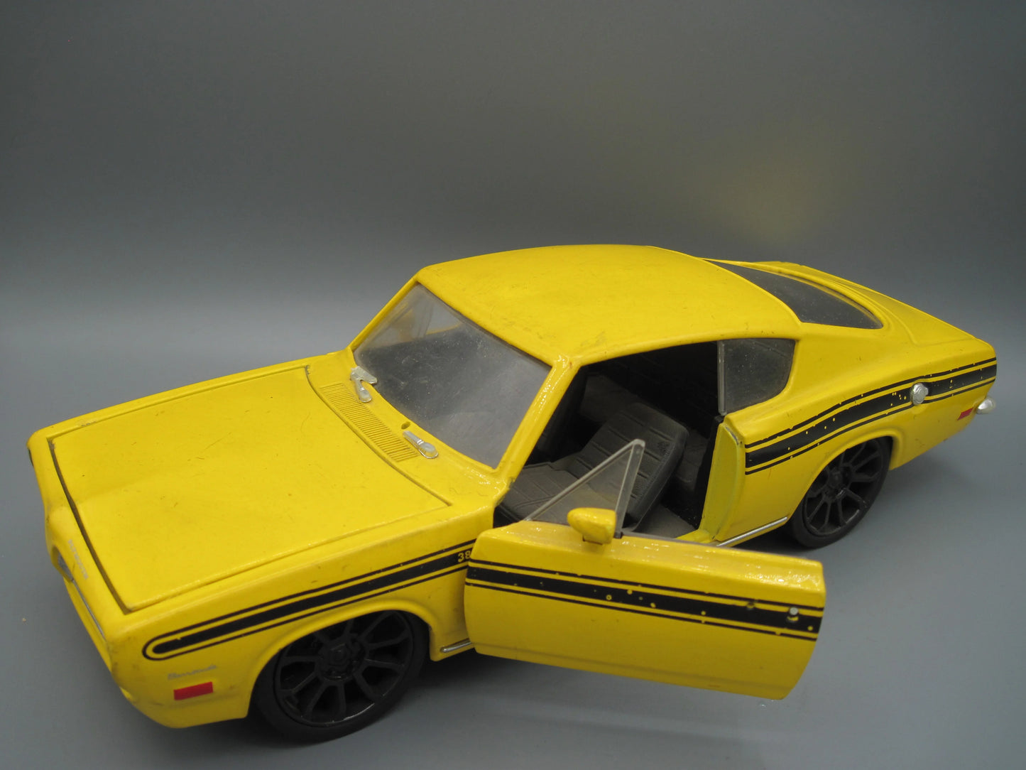Road Signature Special Edition Plymouth Baracuda 383 1969 Yellow