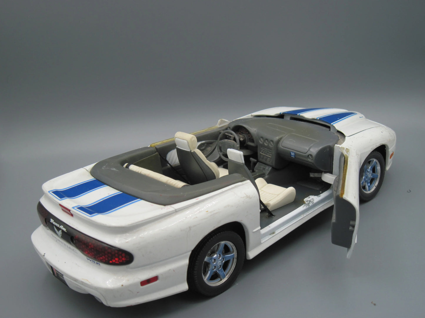Road Signature Pontiac Firebird Transarm 1999 White