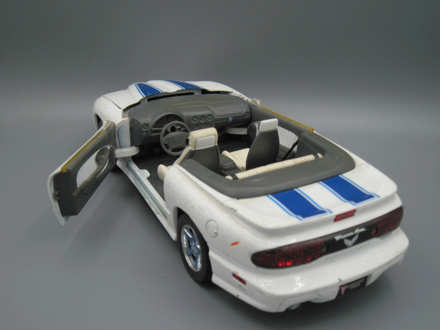 Road Signature Pontiac Firebird Transarm 1999 White