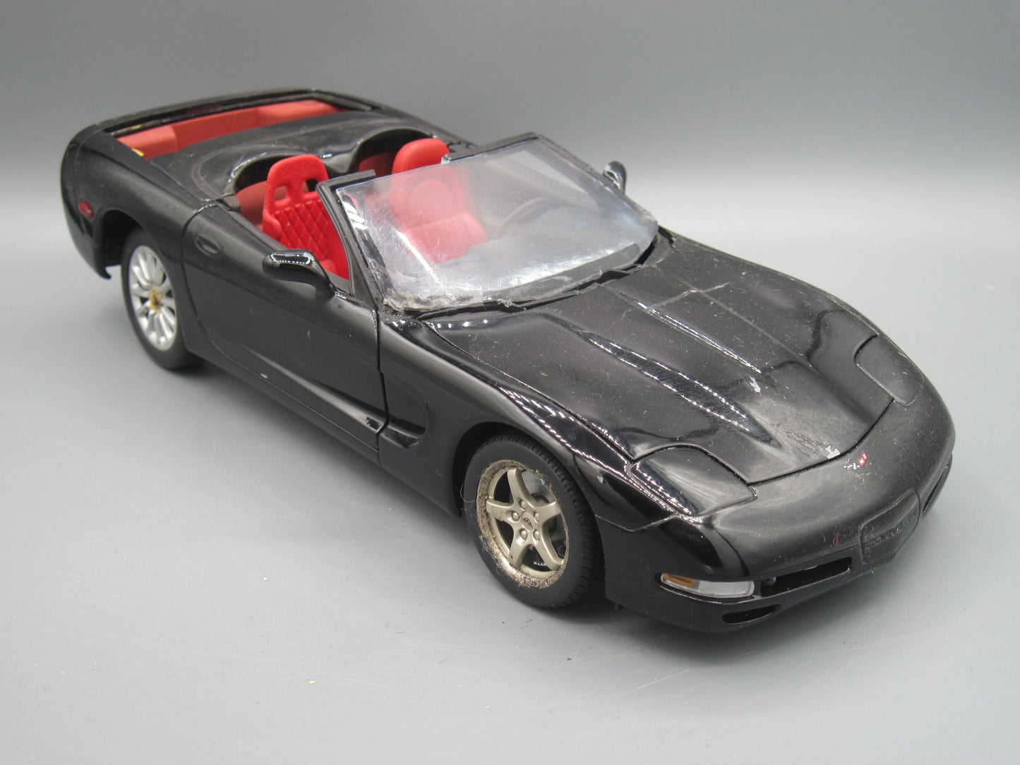 UT Models Chevrolet Corvette 1998 Black
