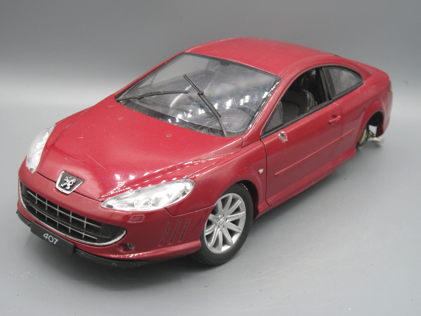 Welly Peugeot Coupe 407 Maroon