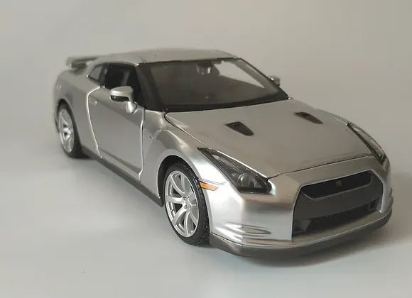 Maisto Special Edition Nissan GT-R Silver
