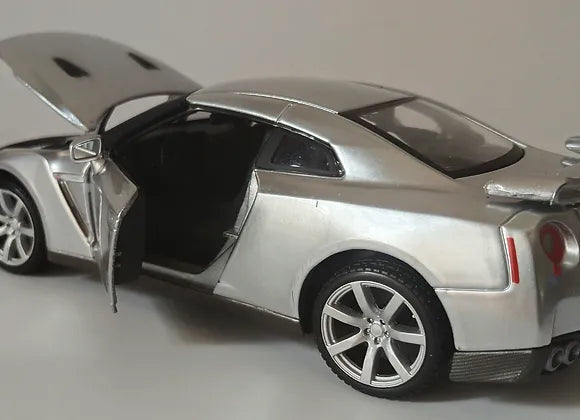 Maisto Special Edition Nissan GT-R Silver