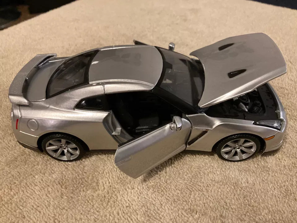 Maisto Special Edition Nissan GT-R (R35) Silver