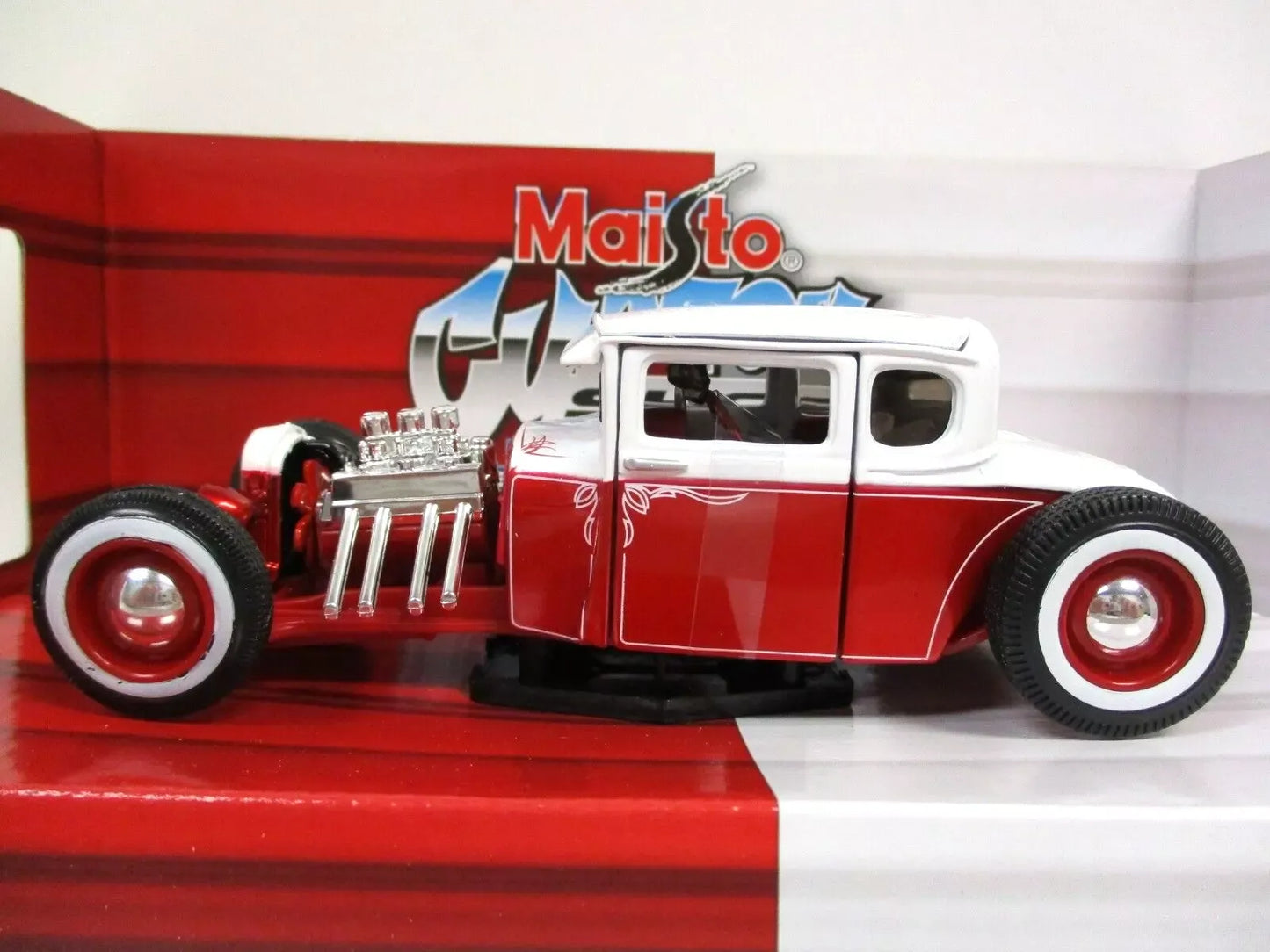 Maisto Special Edition Ford Model A 1929 Red, White Custom Shop