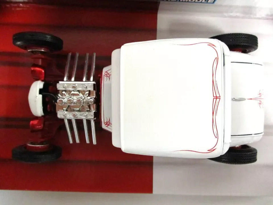 Maisto Special Edition Ford Model A 1929 Red, White Custom Shop