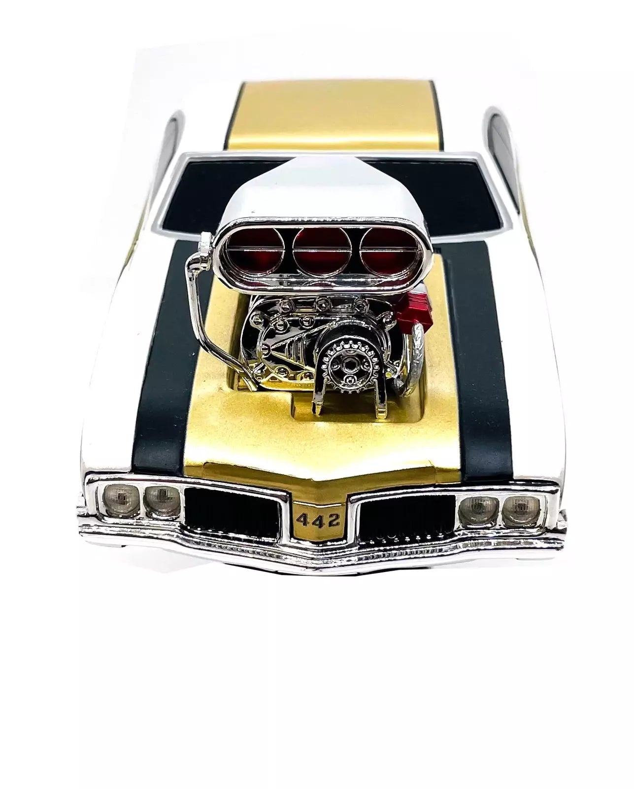 Maisto Muscle Machine Oldsmobile 442 Glossy White