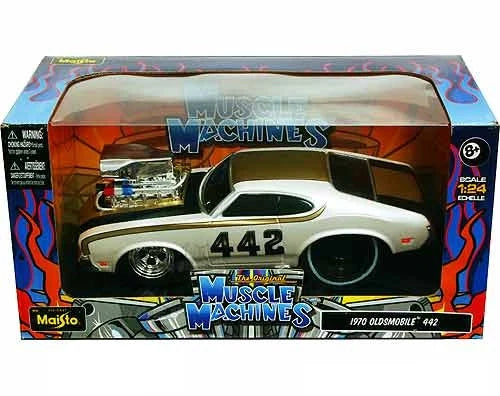 Maisto Muscle Machine Oldsmobile 442 Glossy White