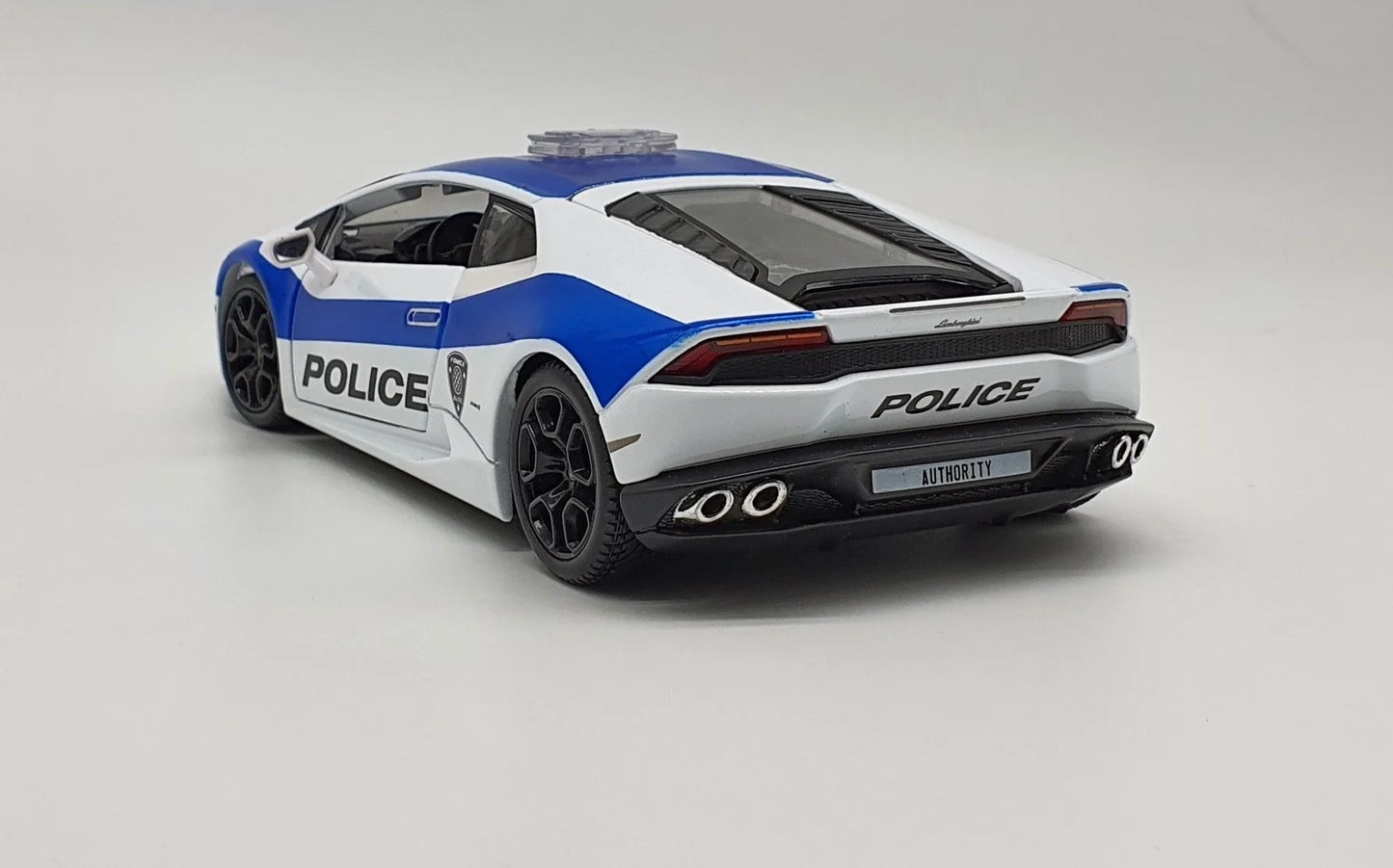 Maisto Special Edition Lamborghini Huracan LP 610-4 White, Blue Police Edition