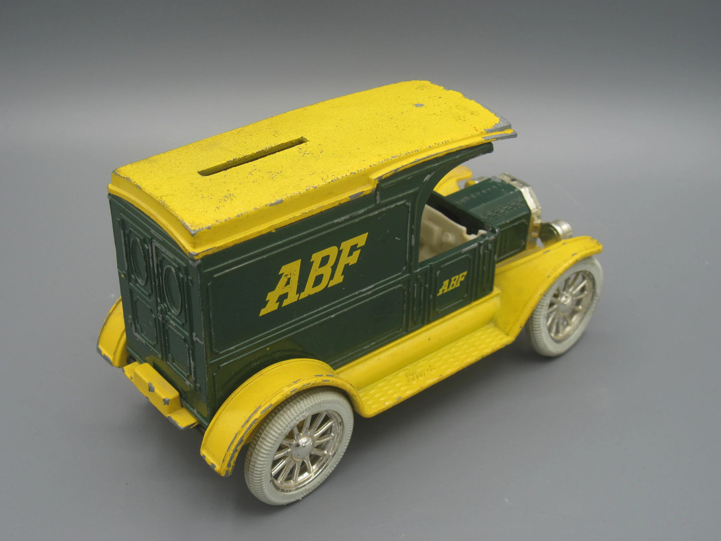 ERTL Ford Model T Van 1917 Green & Yellow