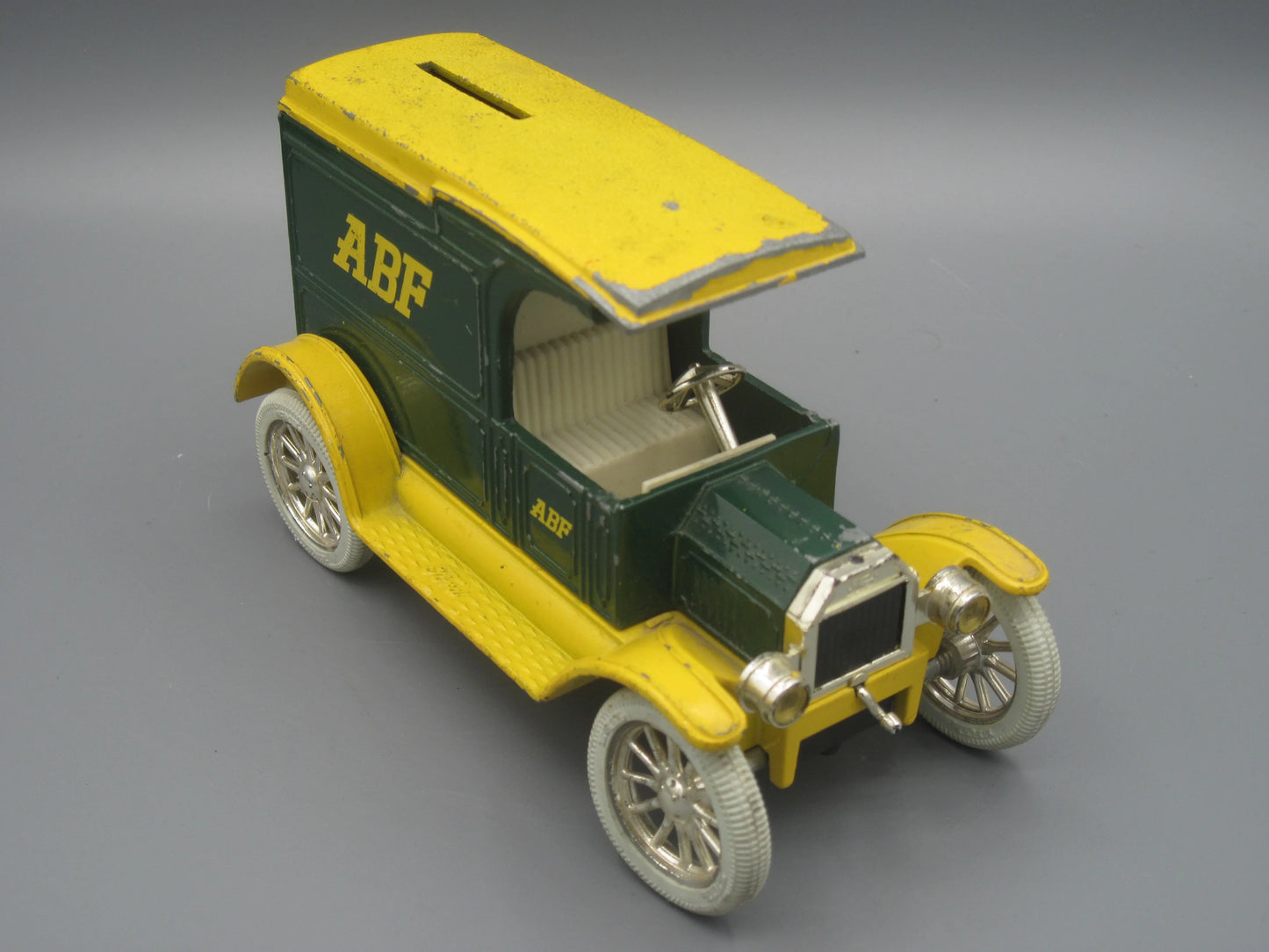ERTL Ford Model T Van 1917 Green & Yellow