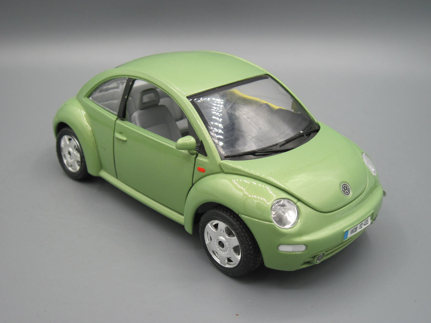 Bburago Volkswagen New Beetle 1998 Green