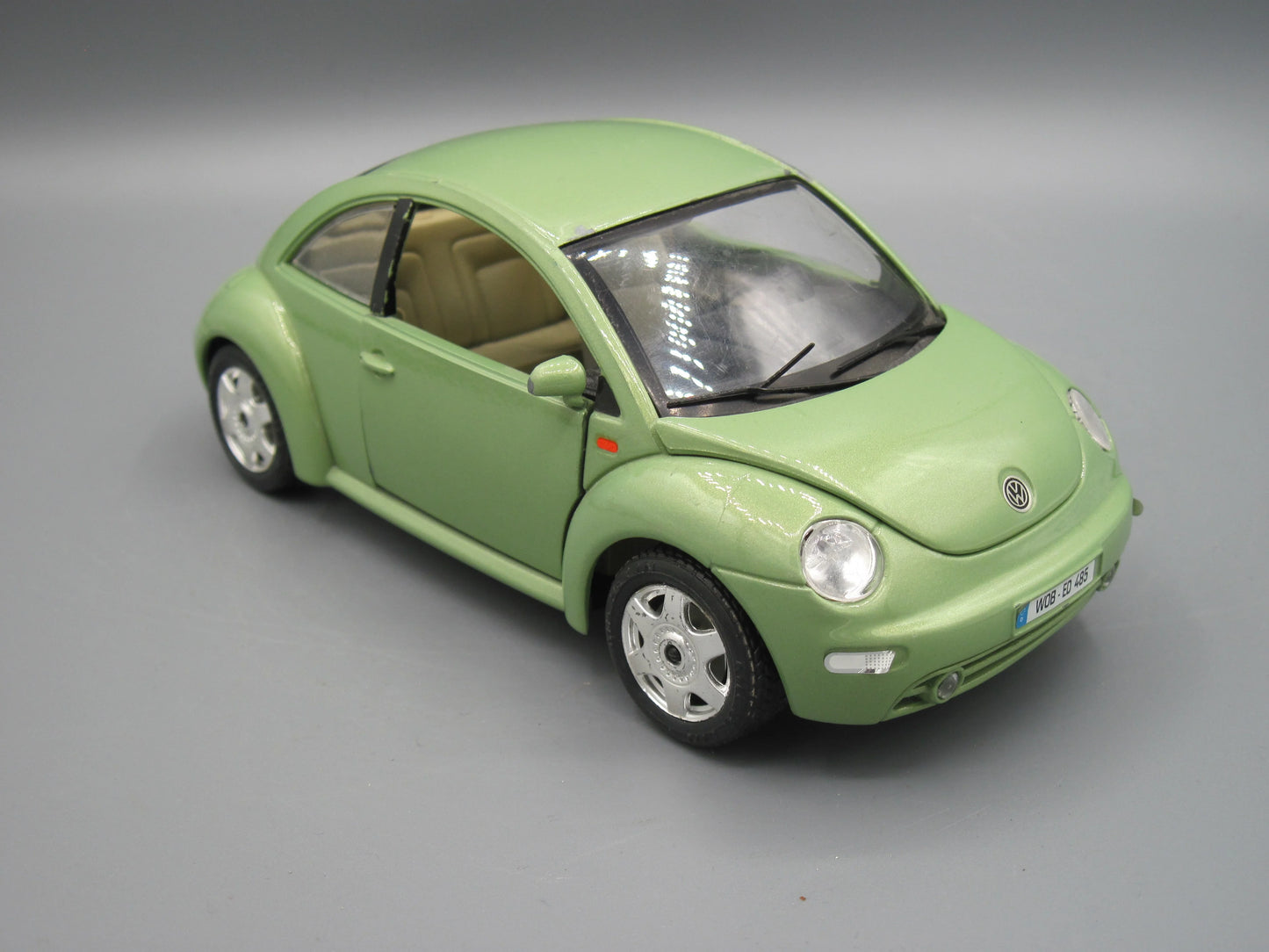 Bburago Volkswagen New Beetle 1998 Green