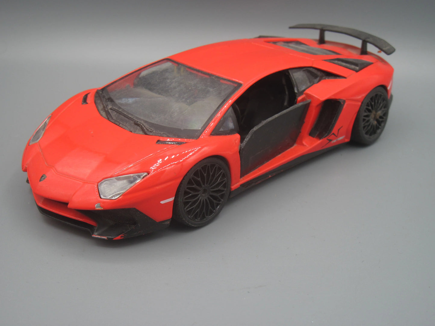 Bburago Lamborghini Aventador LP 750-4 SV Red