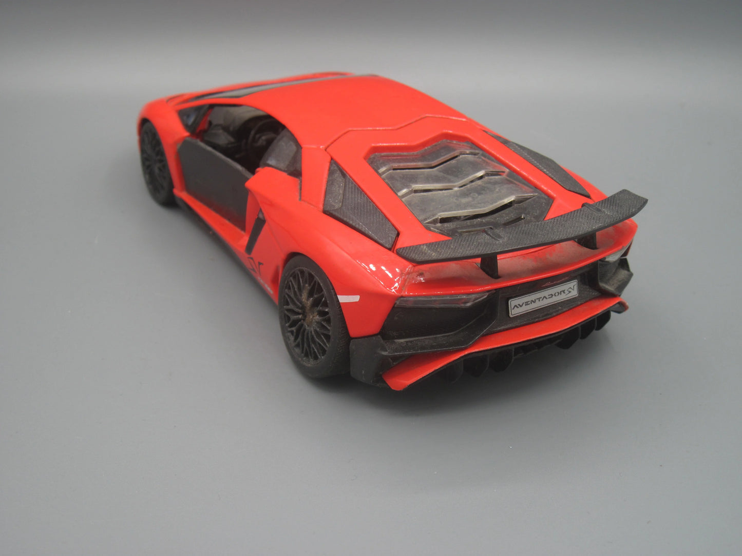 Bburago Lamborghini Aventador LP 750-4 SV Red