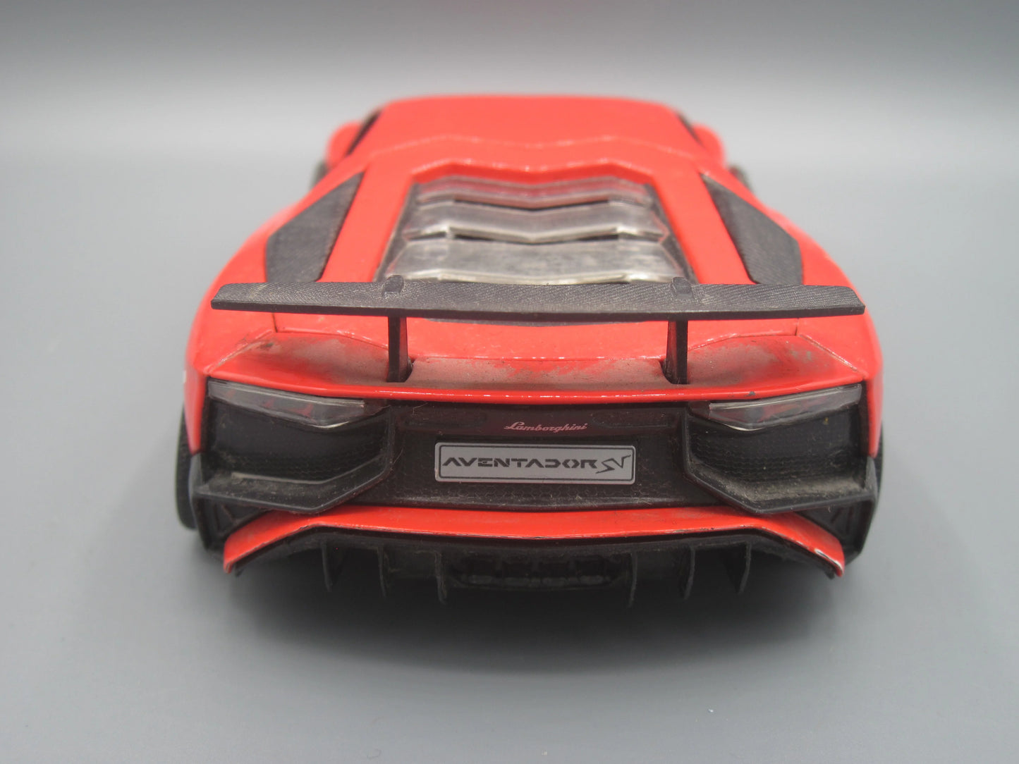 Bburago Lamborghini Aventador LP 750-4 SV Red