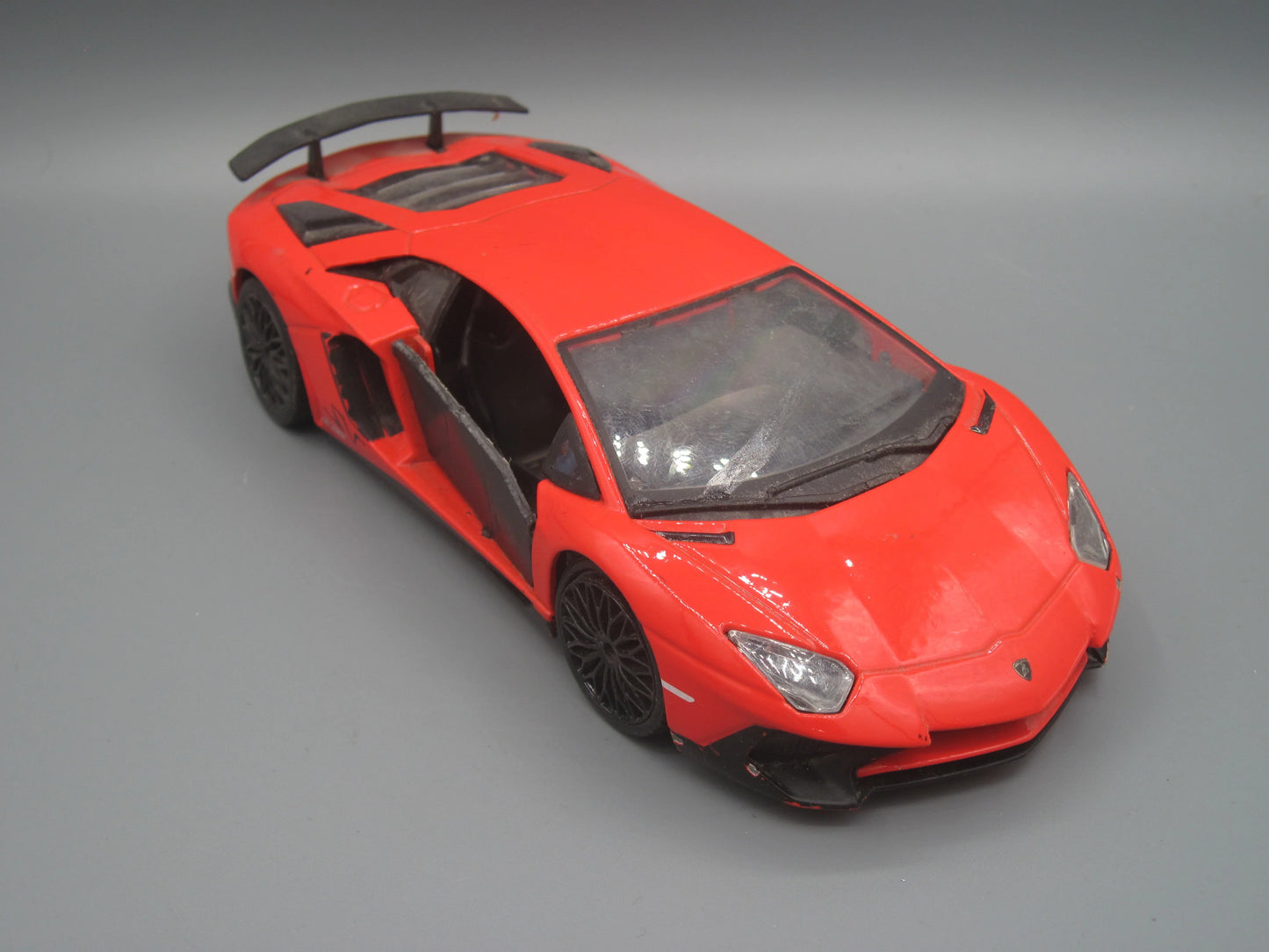 Bburago Lamborghini Aventador LP 750-4 SV Red