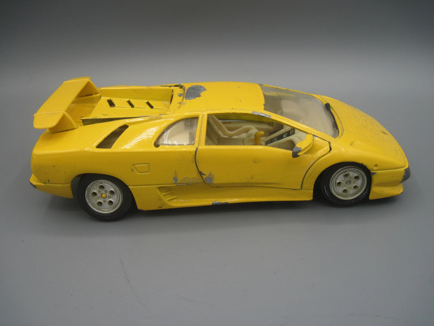 Bburago Lamborghini Diablo 1990 Yellow
