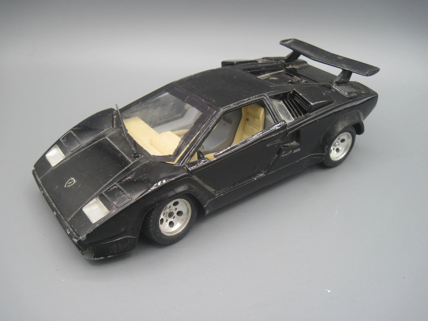 Bburago Lamborghini Countach 1988 Black