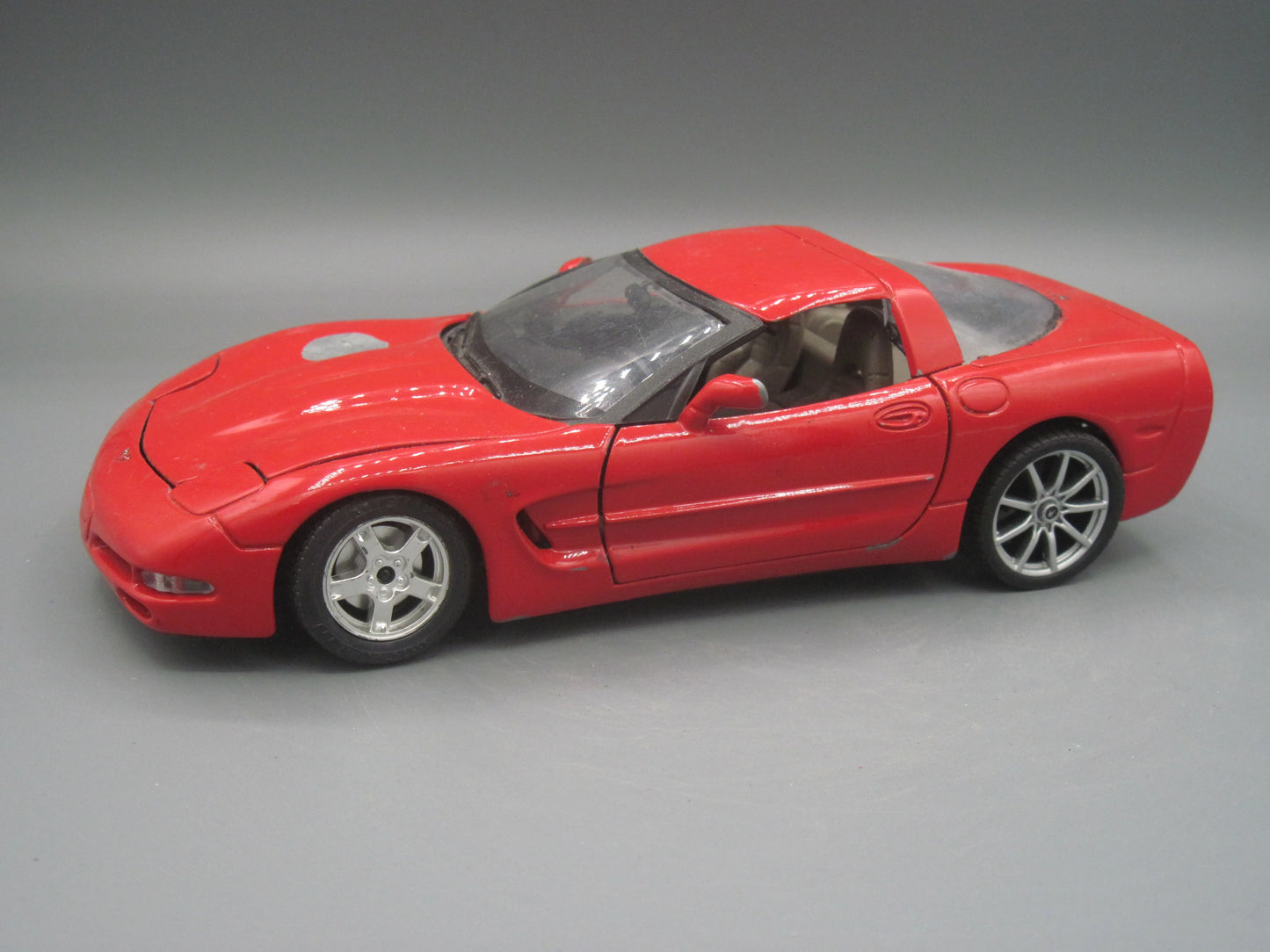 Bburago Chevrolet Corvette 1997 Red