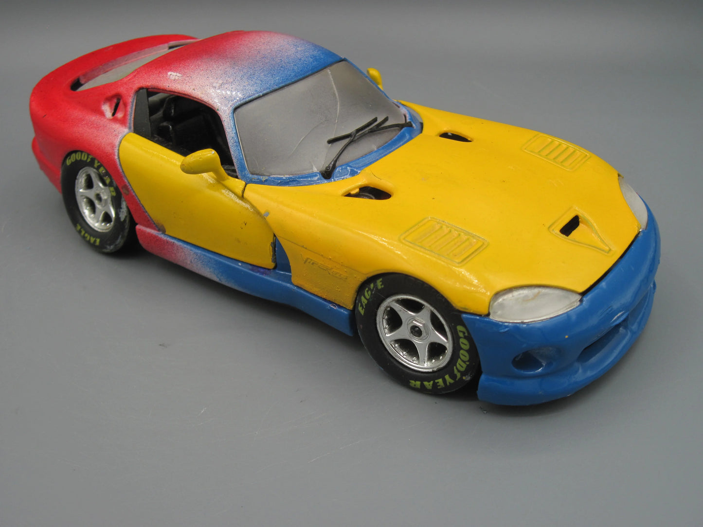 Bburago Dodge Viper GTS Coupe Multi color