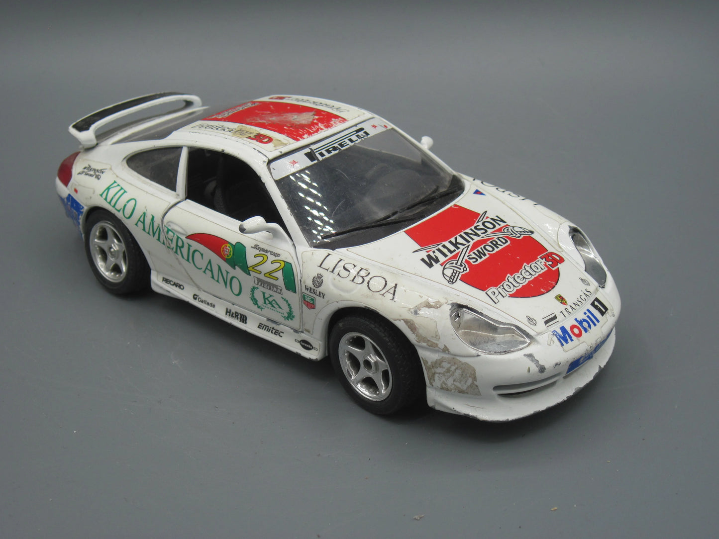 Bburago Porsche Carrera 911 White