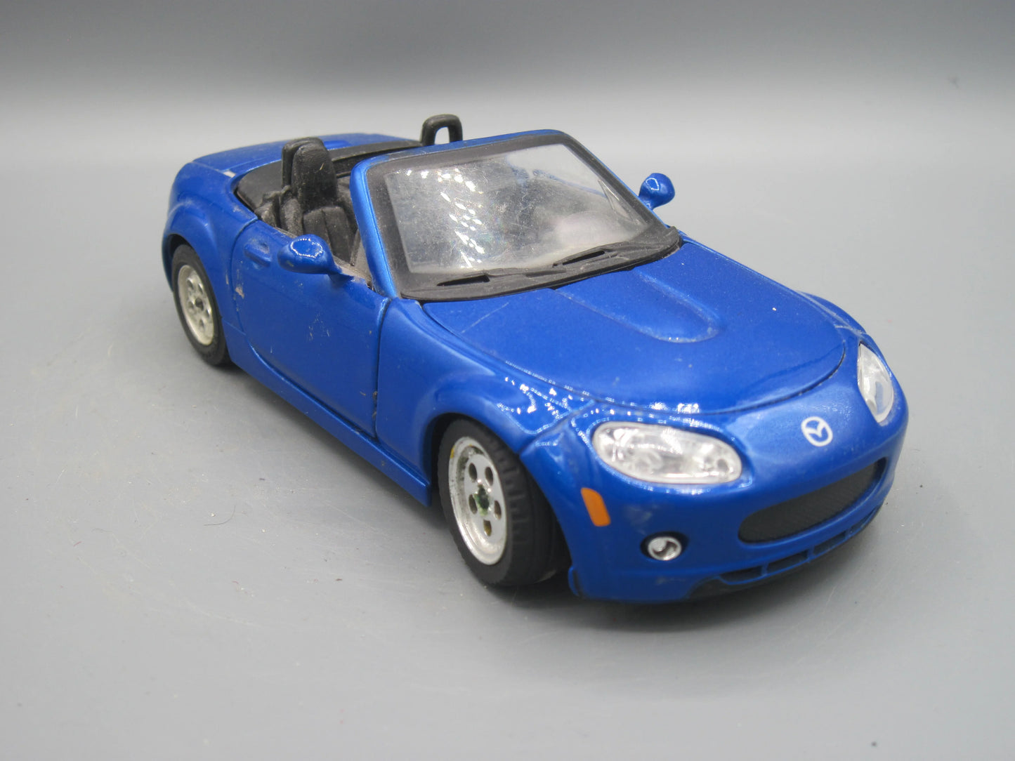 Bburago Mazda MX-5 Blue