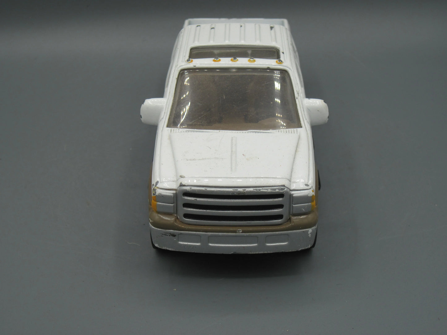 ERTL John Deere Crew Cab White