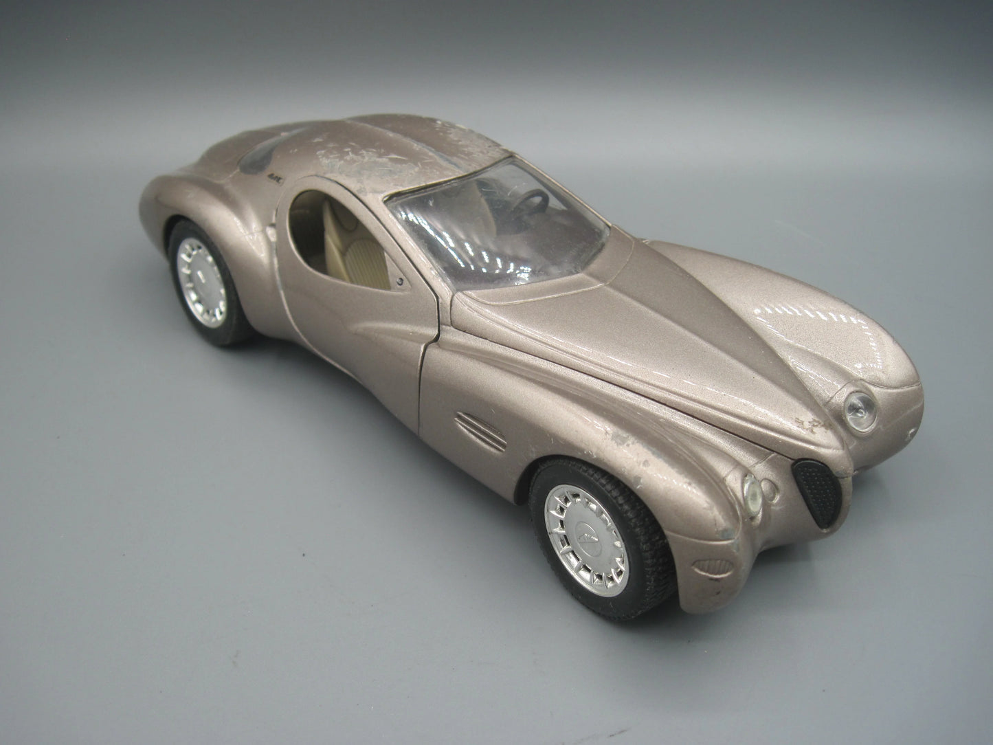 Guiloy Chrysler Atlantic 1995 Champagne