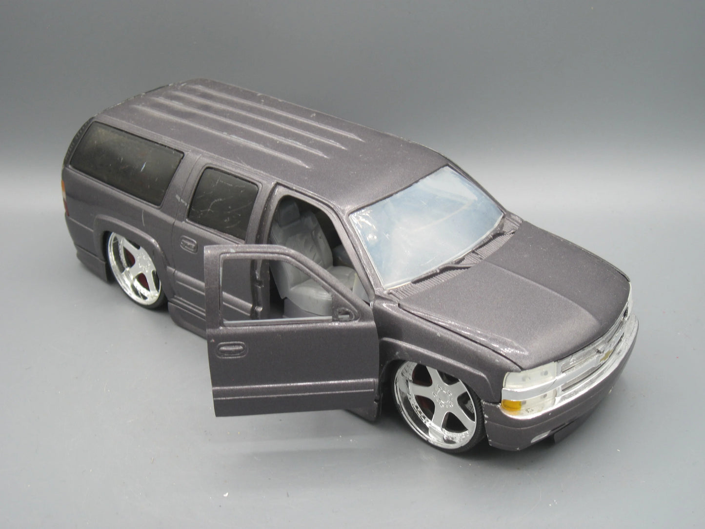 Jada Chevrolet Suburban 2000 Grey