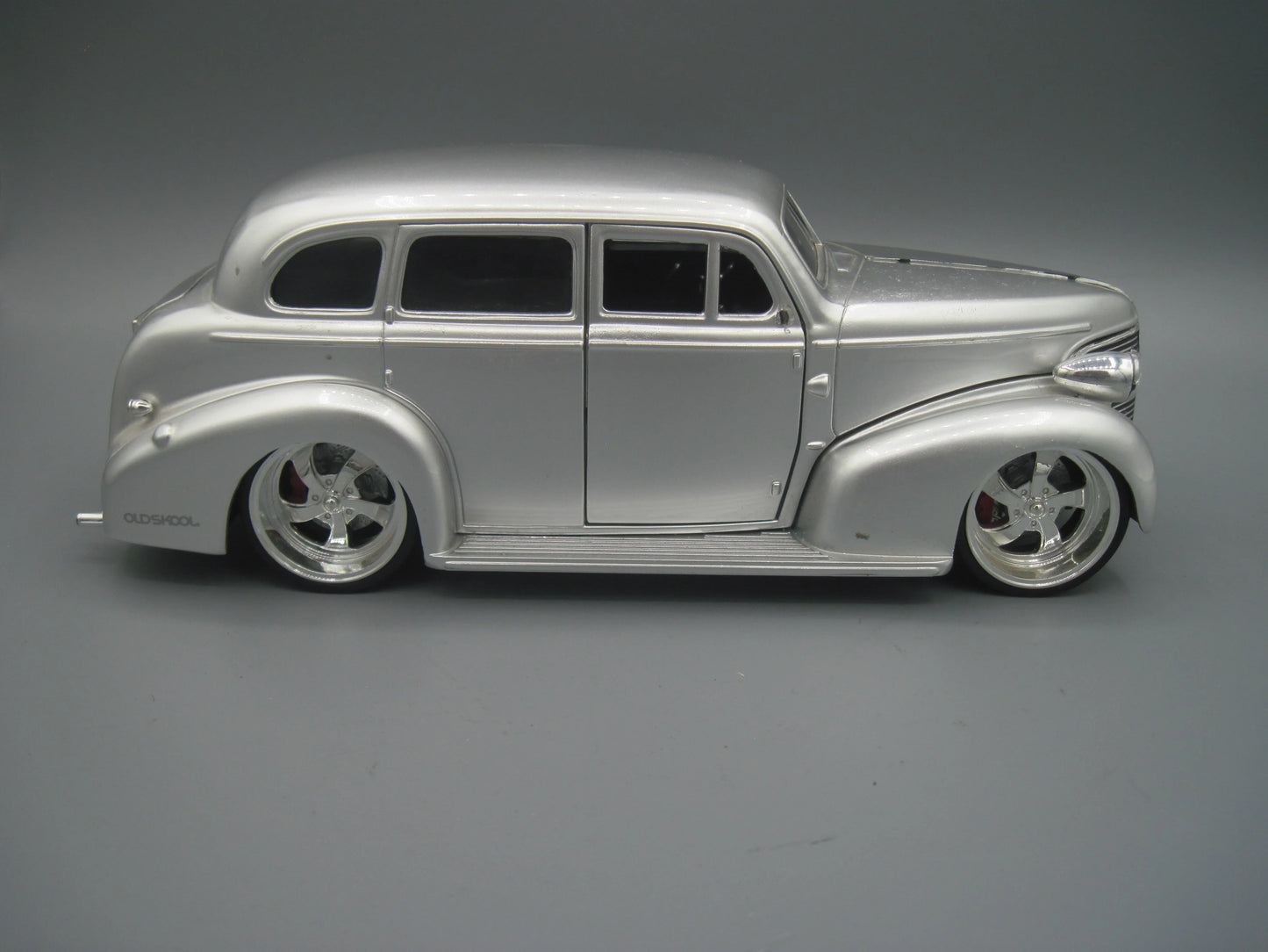 Jada Chevrolet Master Deluxe OLDSKOOL 1939 Silver