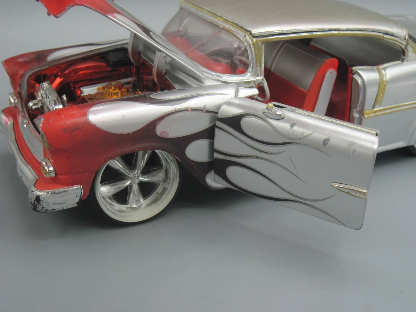Jada Chevrolet Bel Air OldSkool 1955 Silver & Red