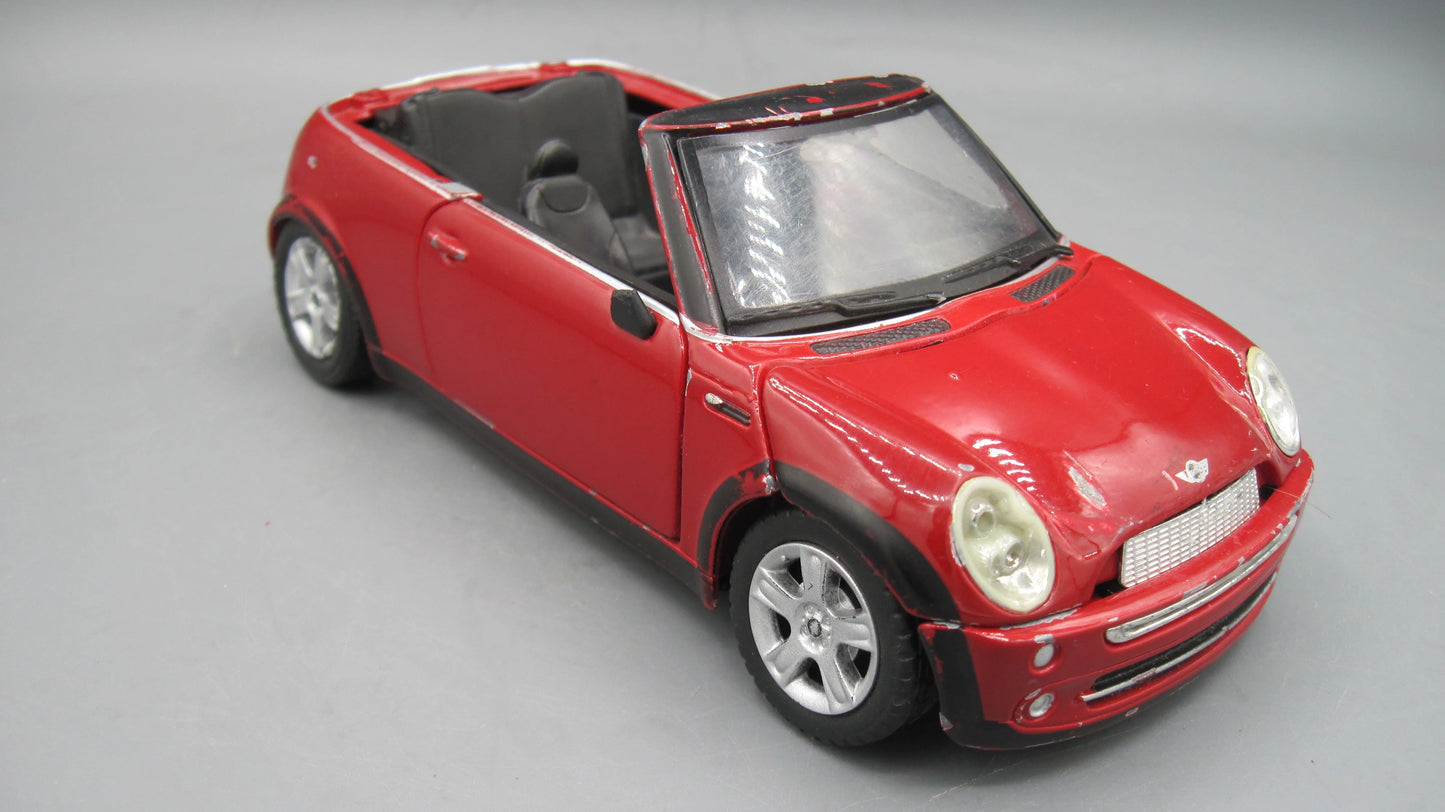 Maisto Mini Cooper Carbio Red