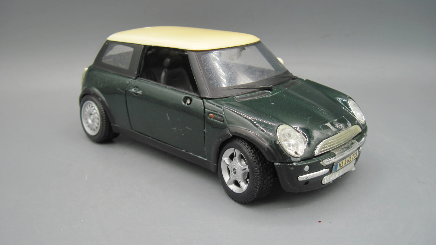 Maisto Mini Cooper Green