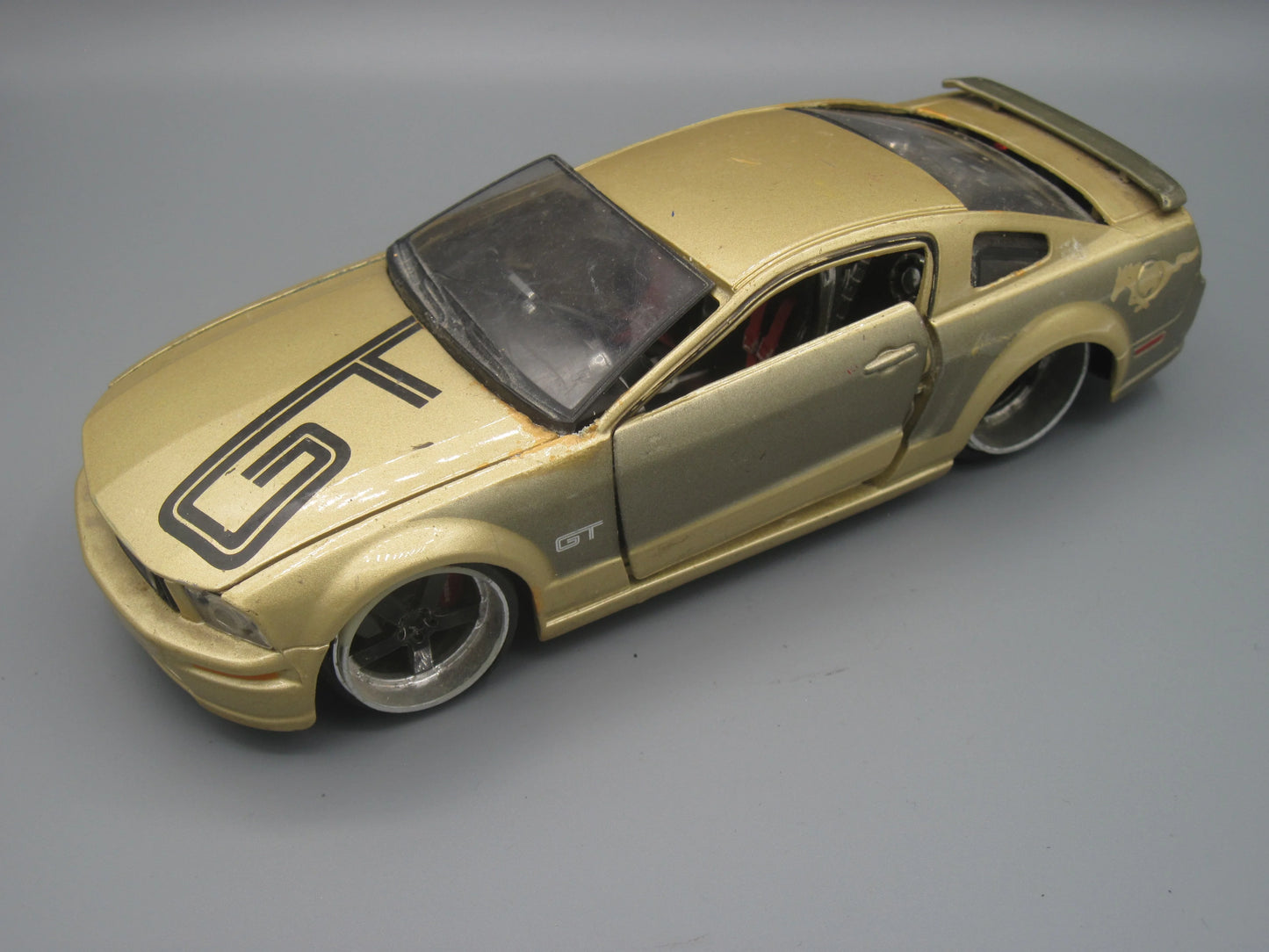 Maisto Ford Mustang GT Golden