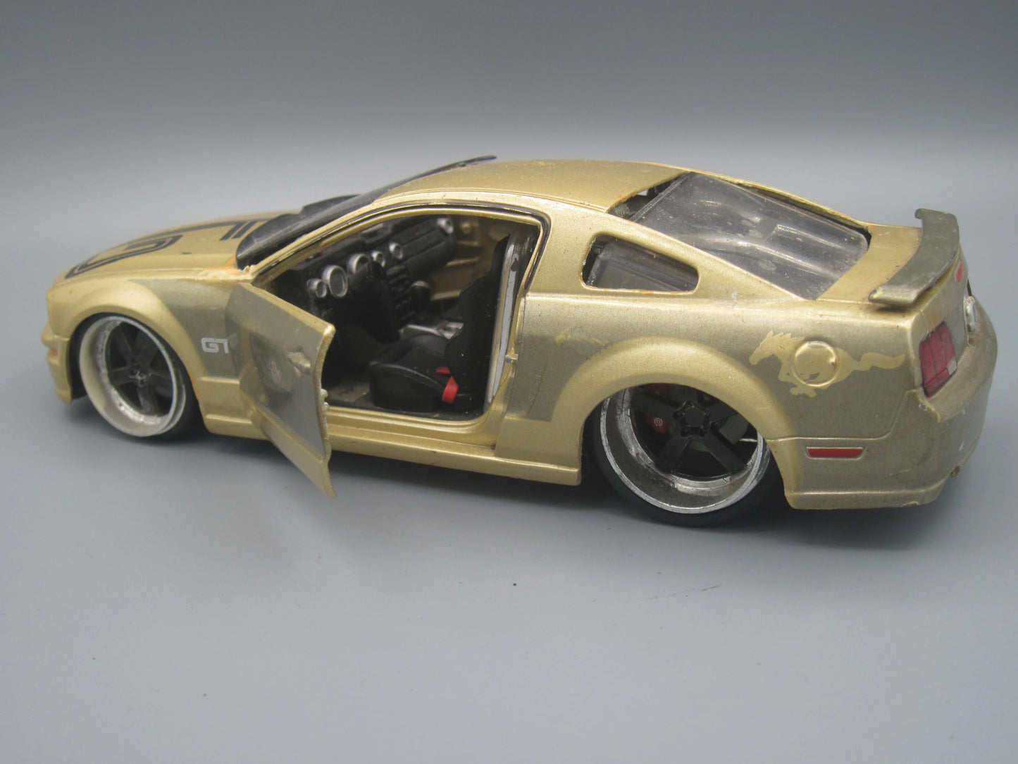 Maisto Ford Mustang GT Golden