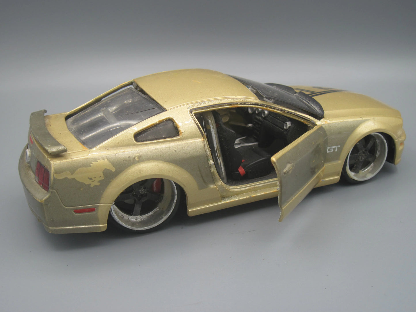 Maisto Ford Mustang GT Golden