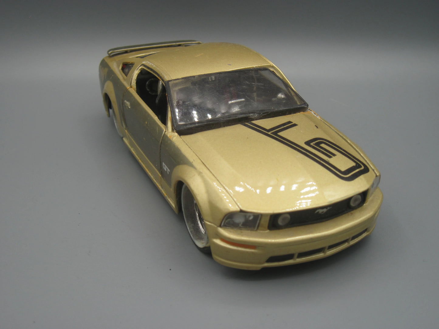 Maisto Ford Mustang GT Golden