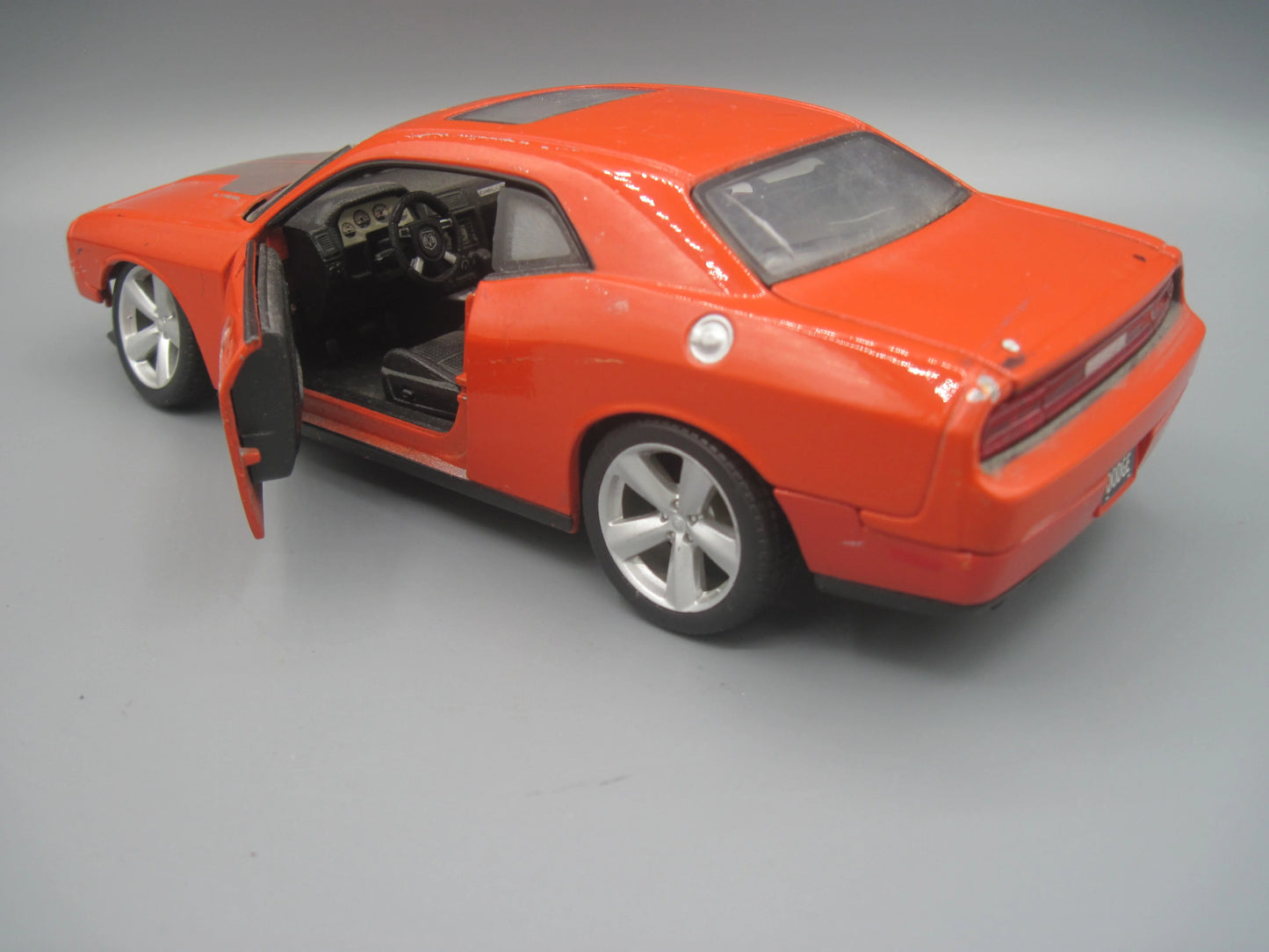 Maisto Dodge Challenger SRT 8 2008 Orange